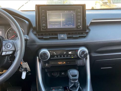 Used 2019 Toyota RAV4 LE image 7