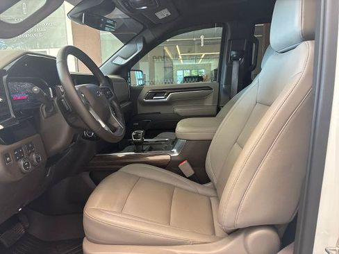 Used 2024 Chevrolet Silverado 1500 LT Trail Boss w/ Convenience Package II AWD/4WD image 12
