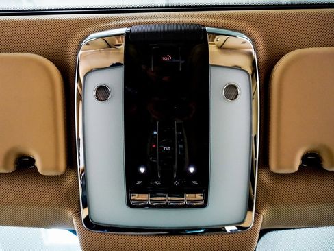 Used 2020 Rolls-Royce Cullinan image 41