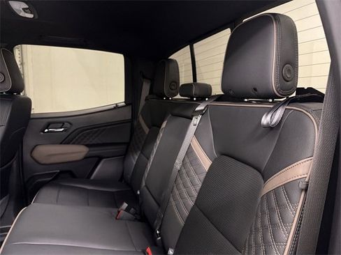 Used 2024 GMC Canyon Denali image 16