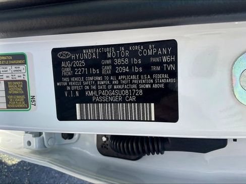 New 2025 Hyundai Elantra Limited image 13