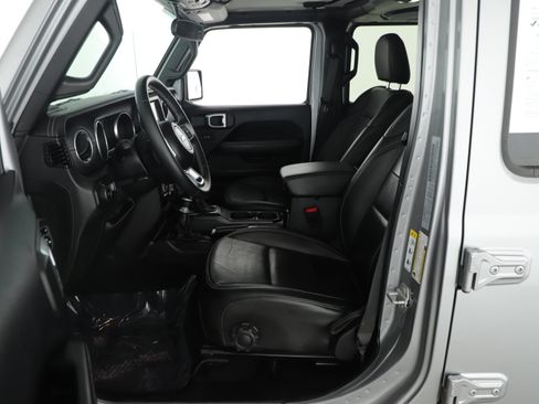 Used 2018 Jeep Wrangler Unlimited Sahara image 9