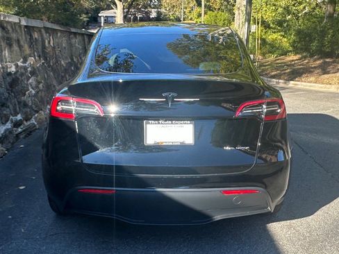 Used 2023 Tesla Model Y Long Range image 8