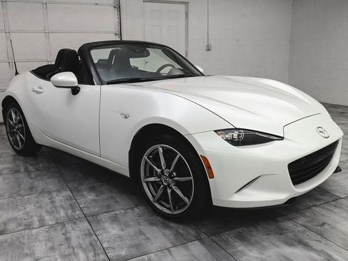 Used 2023 MAZDA MX-5 Miata Grand Touring RWD image 3