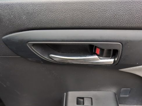 Used 2021 Toyota Highlander XLE image 24