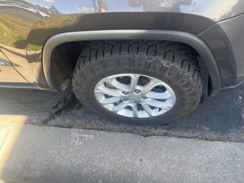 Used 2021 Jeep Grand Cherokee Laredo X image 7