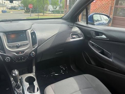 Used 2017 Chevrolet Cruze LT w/ Convenience Package image 25