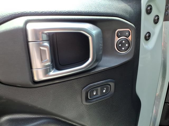 Used 2023 Jeep Wrangler Unlimited Rubicon w/ Cold Weather Group AWD/4WD image 13