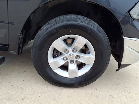 Used 2019 RAM 1500 Classic SLT image 9