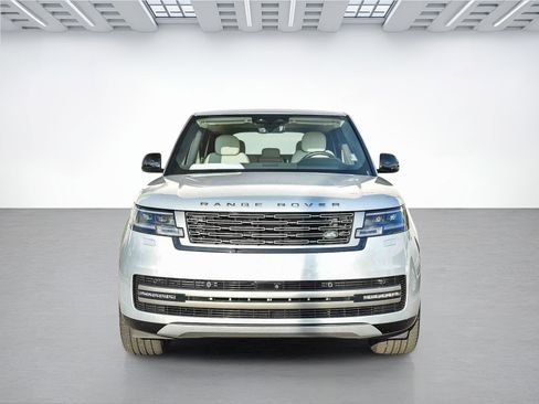 Certified 2025 Land Rover Range Rover SE image 2