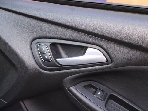 Used 2018 Ford Focus SE image 9