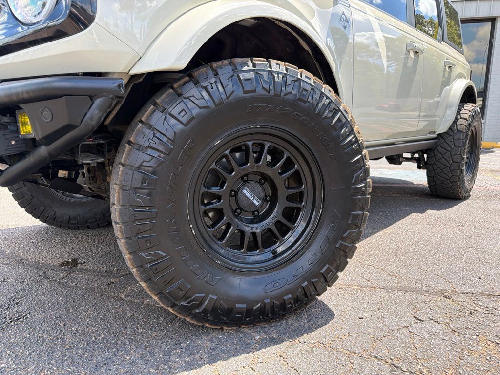 Used 2025 Ford Bronco Outer Banks AWD/4WD image 2