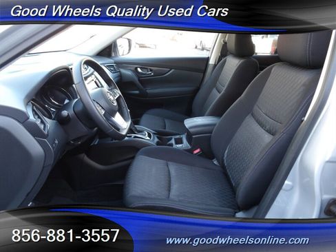 Used 2018 Nissan Rogue SV w/ Sun & Sound Touring Package image 12