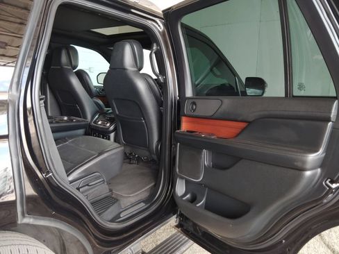 Used 2020 Lincoln Navigator Reserve RWD image 14