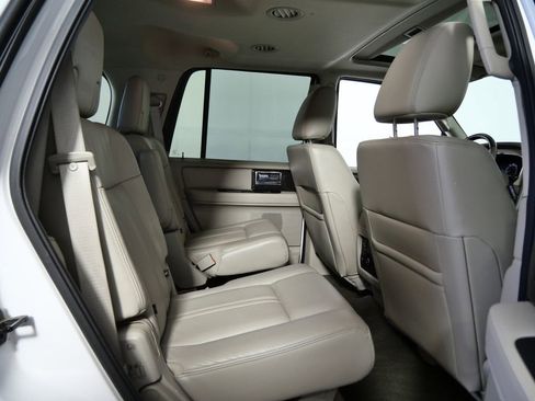 Used 2016 Lincoln Navigator Select AWD/4WD image 13