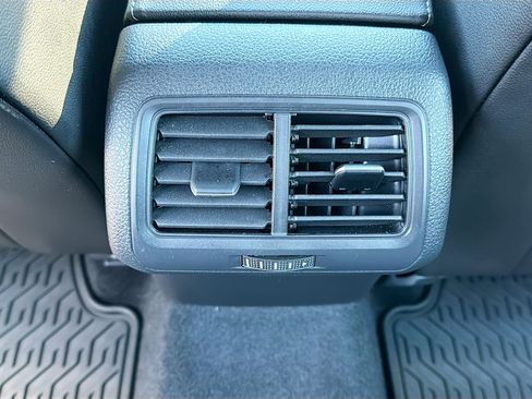 Used 2018 Volkswagen Golf R 4-Door image 19