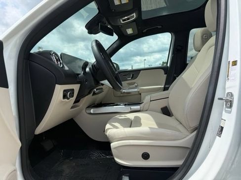 Used 2026 Mercedes-Benz GLB 250 4MATIC image 13