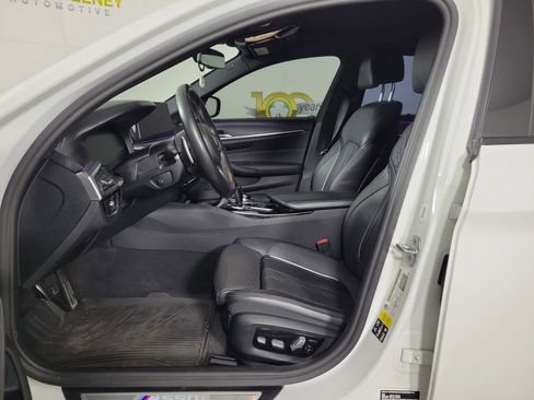 Used 2022 BMW M550i xDrive w/ Executive Package image 5