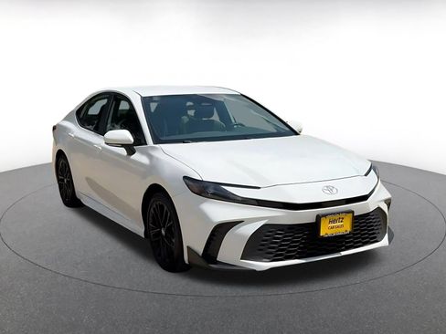 Used 2026 Toyota Camry SE FWD image 3
