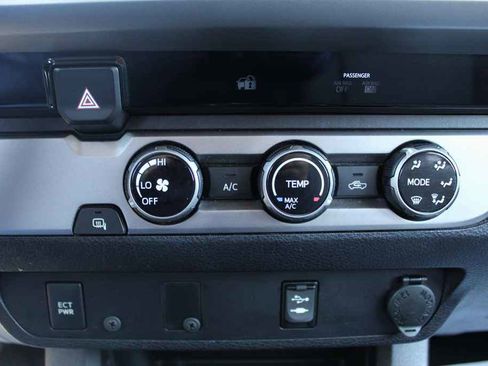 Used 2016 Toyota Tacoma SR5 w/ SR5 Appearance Package (SN) image 20