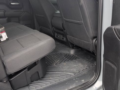 Used 2024 Chevrolet Silverado 1500 Custom image 9