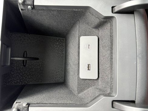 Used 2024 Jaguar E-PACE R-Dynamic SE image 27