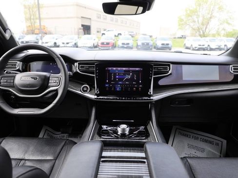 Used 2022 Jeep Wagoneer Series III w/ Premium Group I image 14