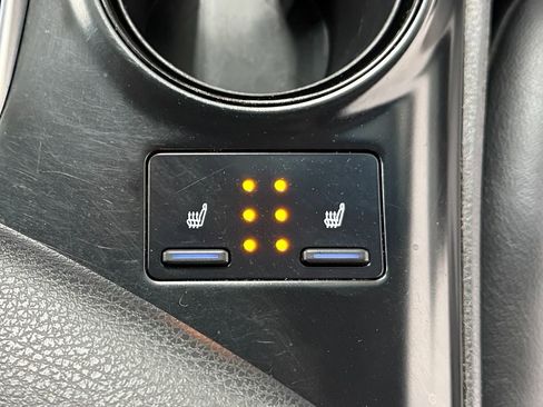 Used 2020 Toyota Camry SE image 21