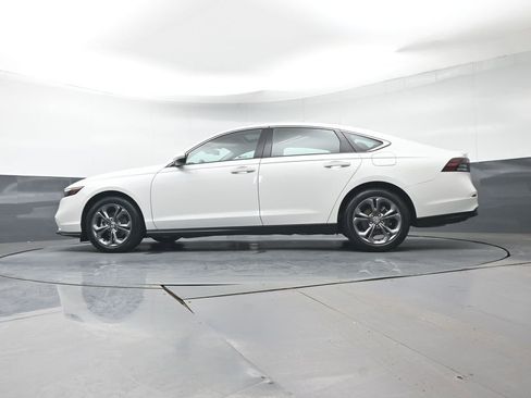Certified 2023 Honda Accord EX image 31