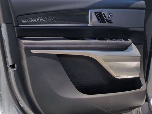 Used 2026 Cadillac Vistiq Platinum w/ LPO, Floor Liner Package AWD/4WD image 22