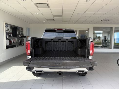 Used 2024 GMC Sierra 1500 AT4 w/ AT4 Carbonpro Edition AWD/4WD image 10