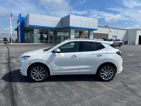 Used 2025 Buick Encore GX Avenir w/ Avenir Technology Package AWD/4WD image 4