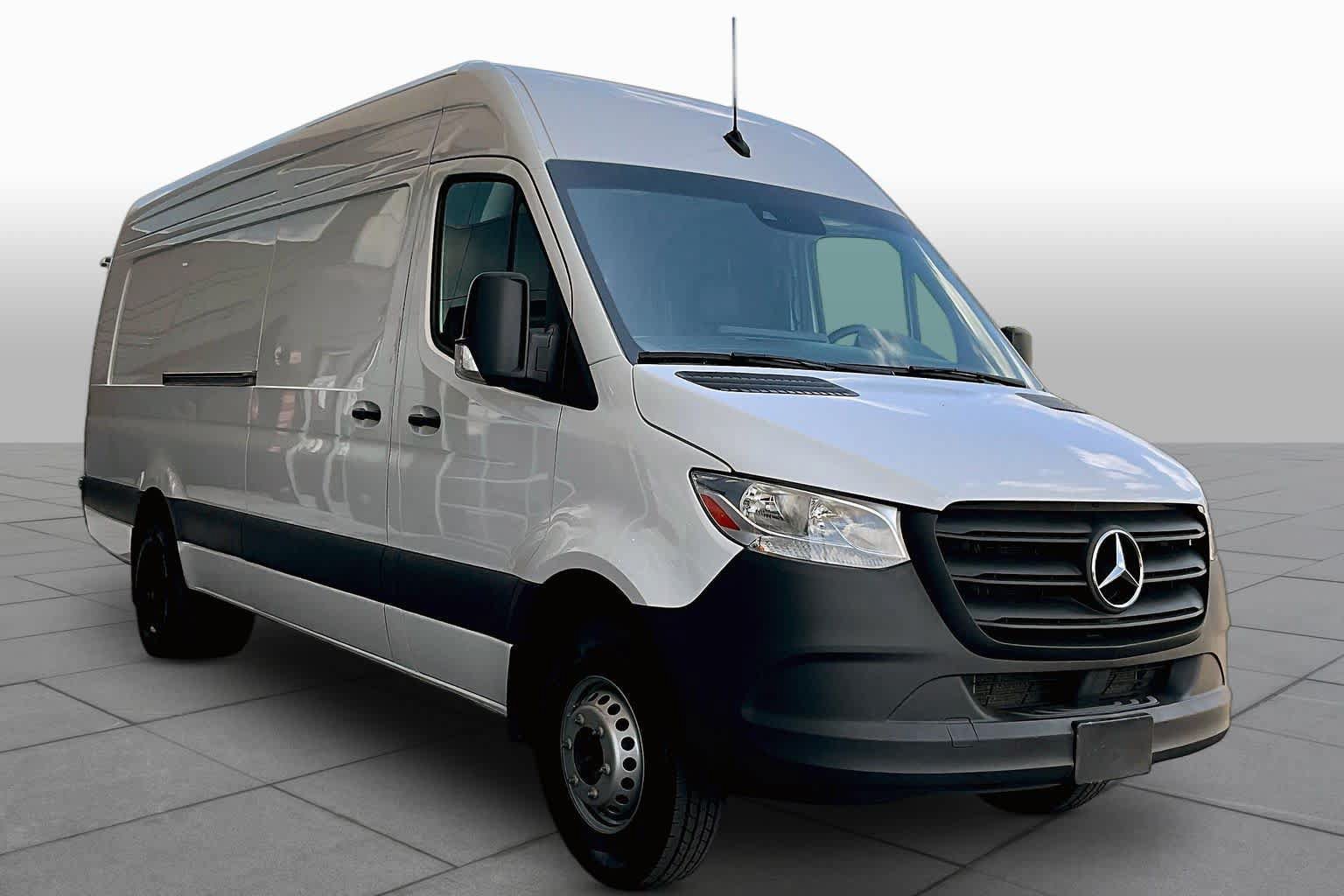 Used 2024 Mercedes-Benz Sprinter 3500 image 3