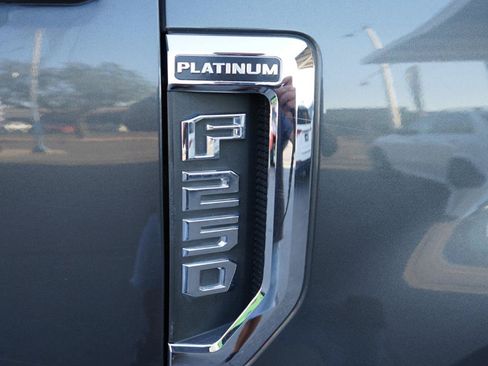 Used 2018 Ford F250 Platinum w/ Platinum Ultimate Package AWD/4WD image 3