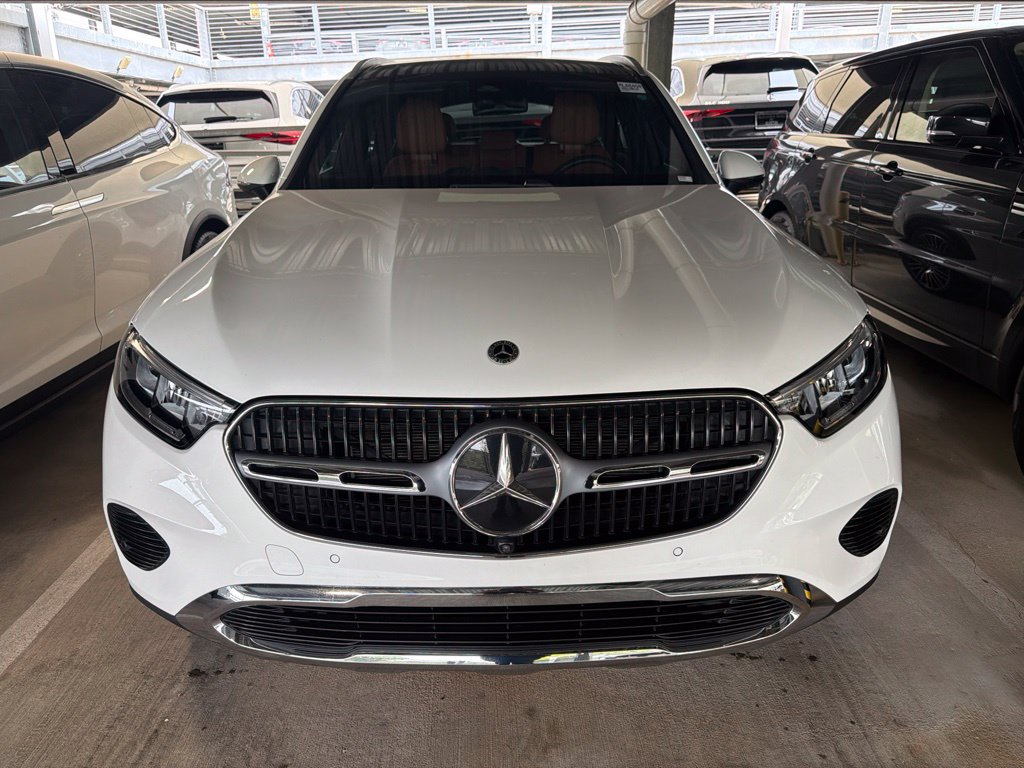 Used 2026 Mercedes-Benz GLC 300 image 2