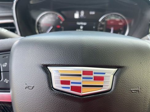 Used 2025 Cadillac XT6 Premium Luxury image 44