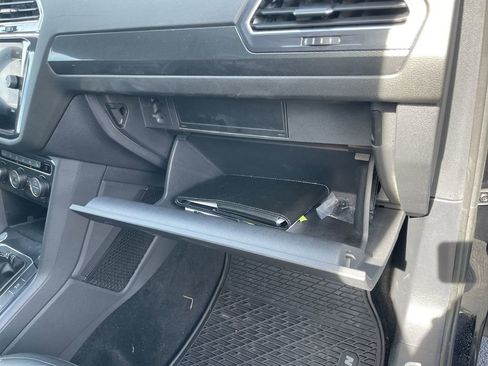 Used 2021 Volkswagen Tiguan SEL Premium R-Line image 39