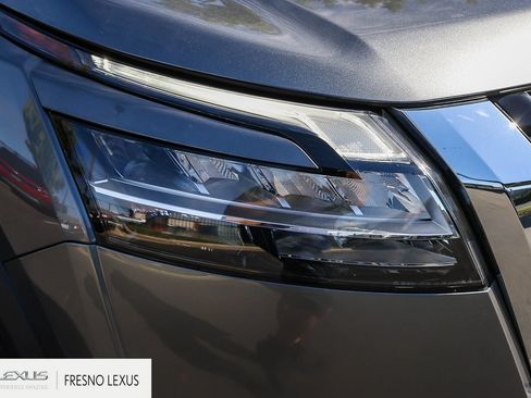Used 2023 Nissan Pathfinder SL FWD image 10
