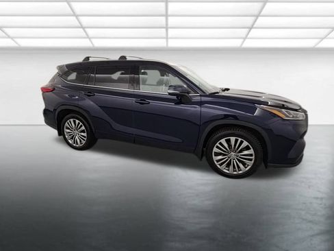 Used 2021 Toyota Highlander Limited image 11