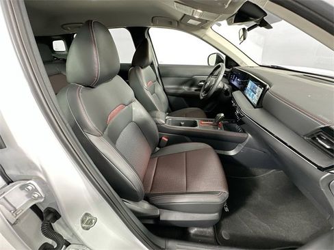 Used 2025 Nissan Kicks SR image 27