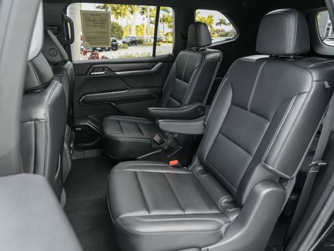 Used 2024 GMC Acadia Elevation image 34