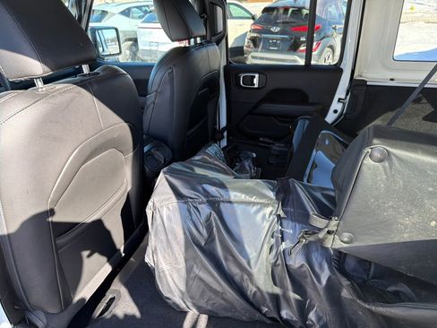 Used 2020 Jeep Wrangler Unlimited Sahara w/ LED Lighting Group image 23