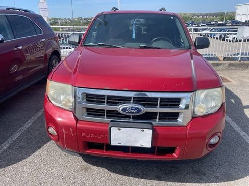 Used 2010 Ford Escape XLT image 2