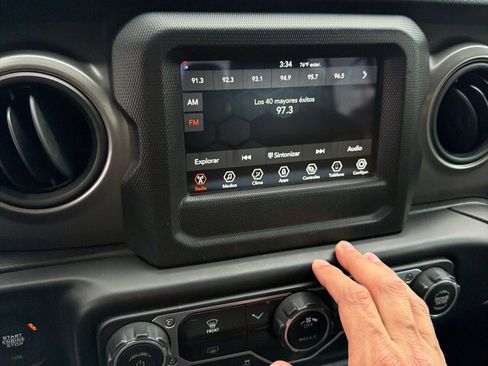 Used 2023 Jeep Gladiator Sport AWD/4WD image 3