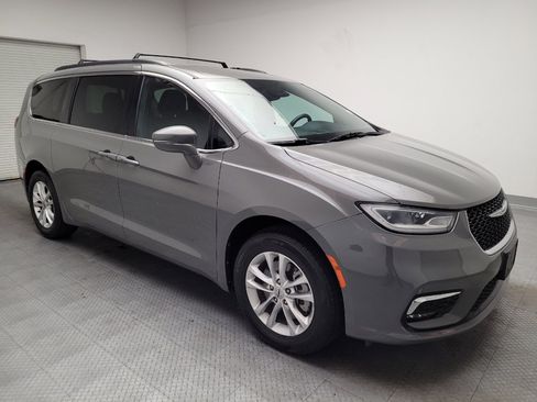 Used 2022 Chrysler Pacifica Touring AWD/4WD image 11