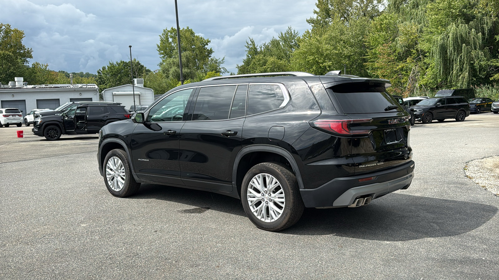 Certified 2026 GMC Acadia Elevation w/ Elevation Premium Package AWD/4WD image 8