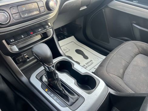 Used 2022 Chevrolet Colorado LT w/ Fleet Safety Package image 20