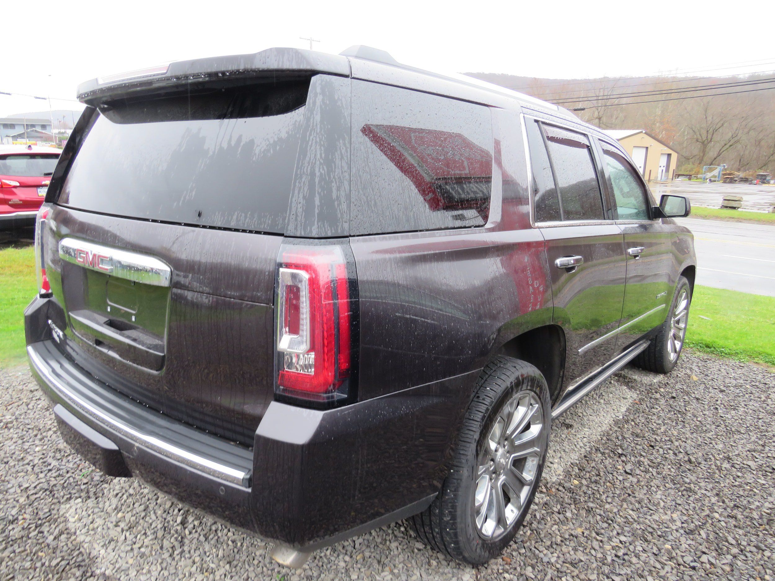 Used 2015 GMC Yukon Denali w/ Premium Package AWD/4WD image 5