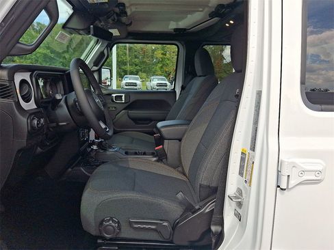 New 2025 Jeep Gladiator Sport image 8