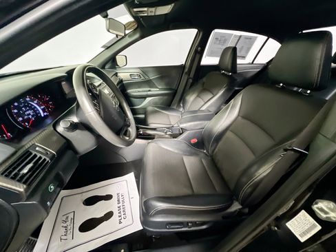 Used 2017 Honda Accord Sport image 14